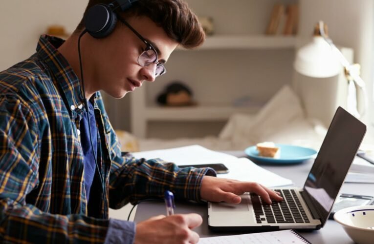 “Study Hacks: Maximizing Your Online Learning Experience”